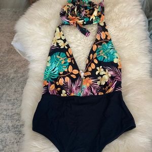 Cupshe slimming one piece swimsuit
